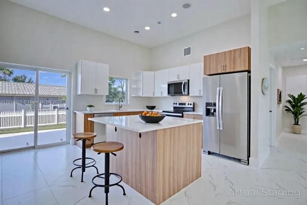 For Sale: $275,000 (2 beds, 2 baths, 1175 Square Feet)