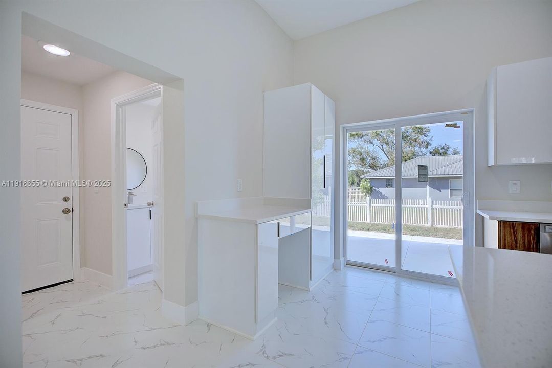 For Sale: $275,000 (2 beds, 2 baths, 1175 Square Feet)