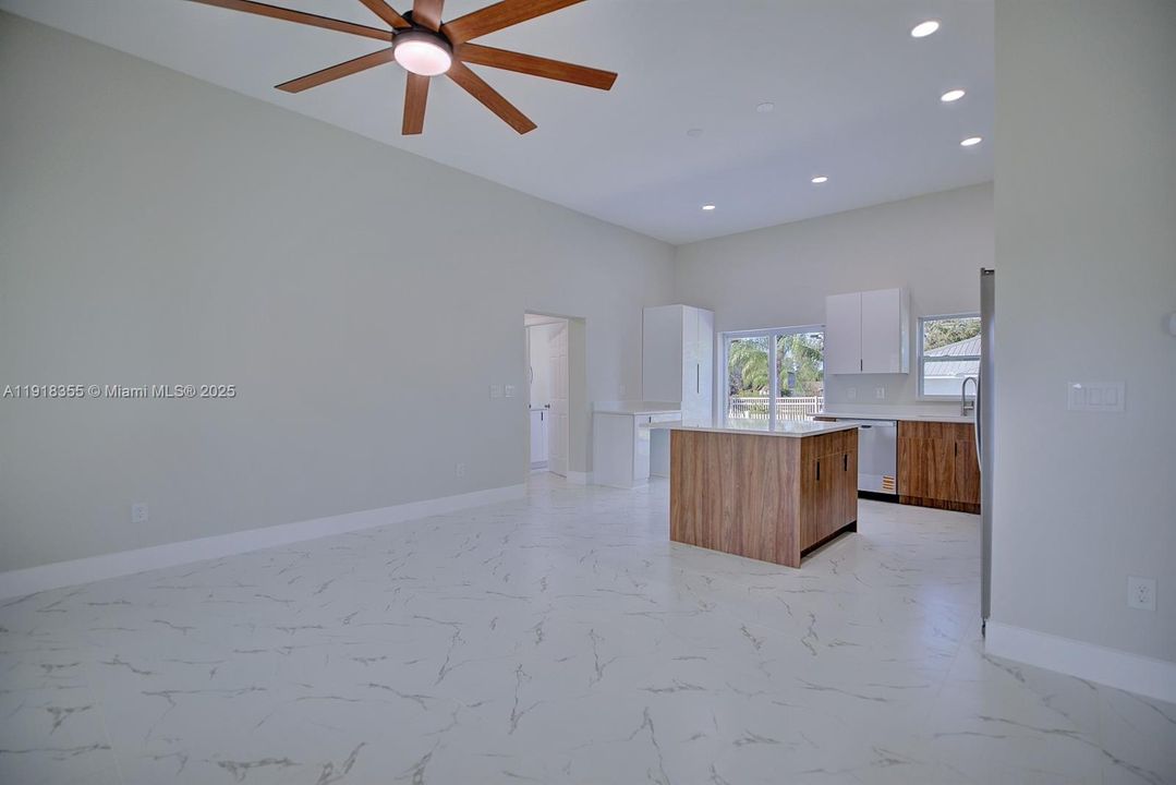 For Sale: $275,000 (2 beds, 2 baths, 1175 Square Feet)