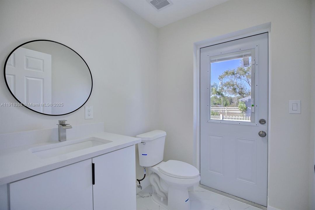 For Sale: $275,000 (2 beds, 2 baths, 1175 Square Feet)