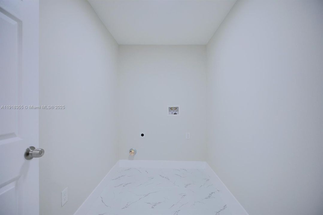 For Sale: $275,000 (2 beds, 2 baths, 1175 Square Feet)