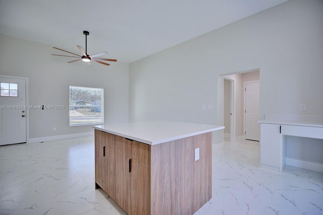 For Sale: $275,000 (2 beds, 2 baths, 1175 Square Feet)