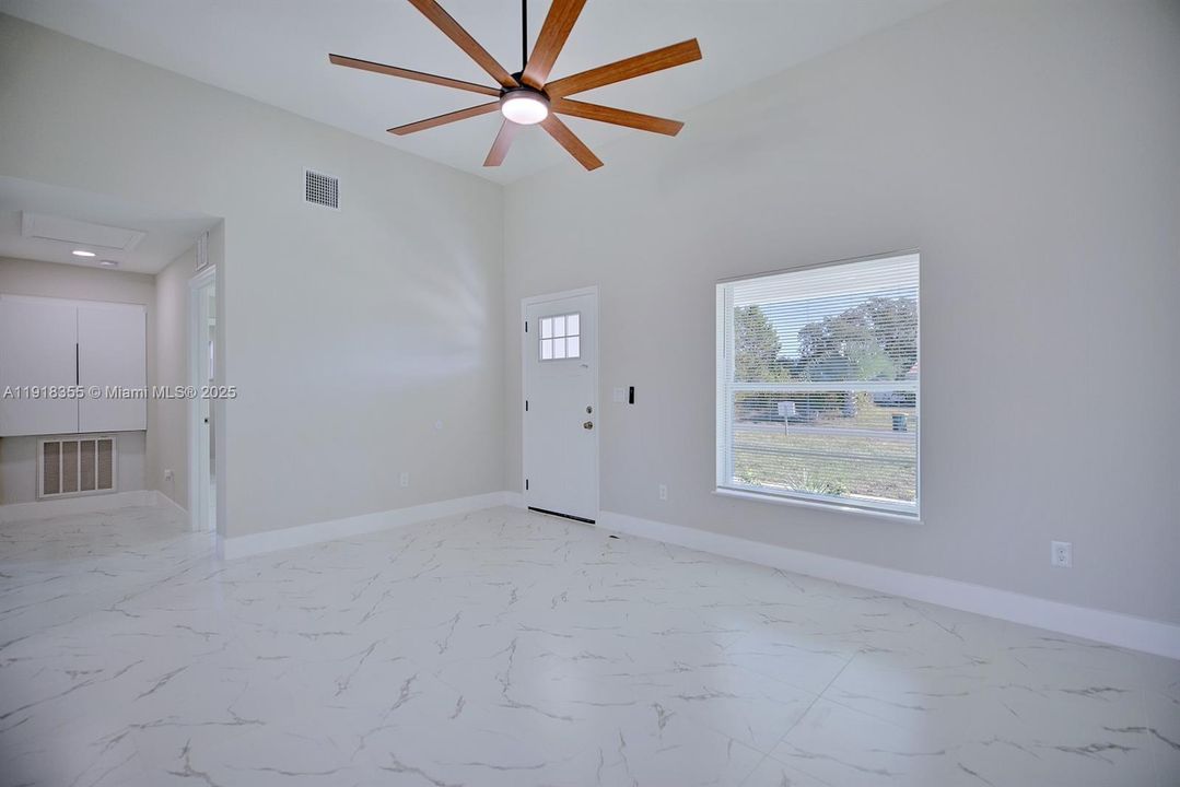 For Sale: $275,000 (2 beds, 2 baths, 1175 Square Feet)