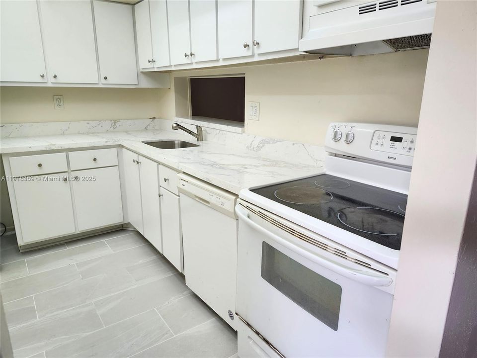 For Sale: $235,000 (2 beds, 2 baths, 965 Square Feet)