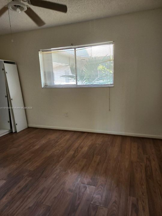 For Sale: $235,000 (2 beds, 2 baths, 965 Square Feet)