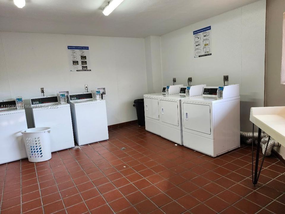 For Sale: $235,000 (2 beds, 2 baths, 965 Square Feet)