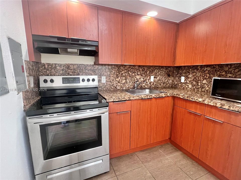 For Rent: $1,975 (2 beds, 1 baths, 3072 Square Feet)