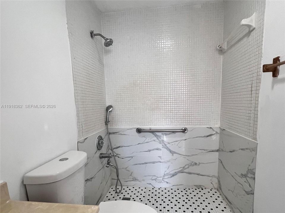 For Rent: $1,975 (2 beds, 1 baths, 3072 Square Feet)