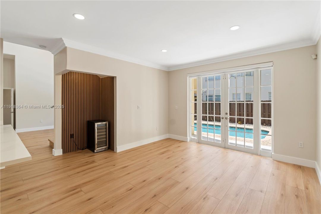 出租: $5,750 (4 贝兹, 3 浴室, 2007 平方英尺)