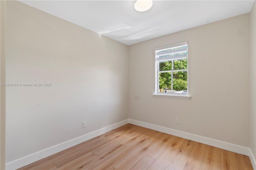 出租: $5,750 (4 贝兹, 3 浴室, 2007 平方英尺)