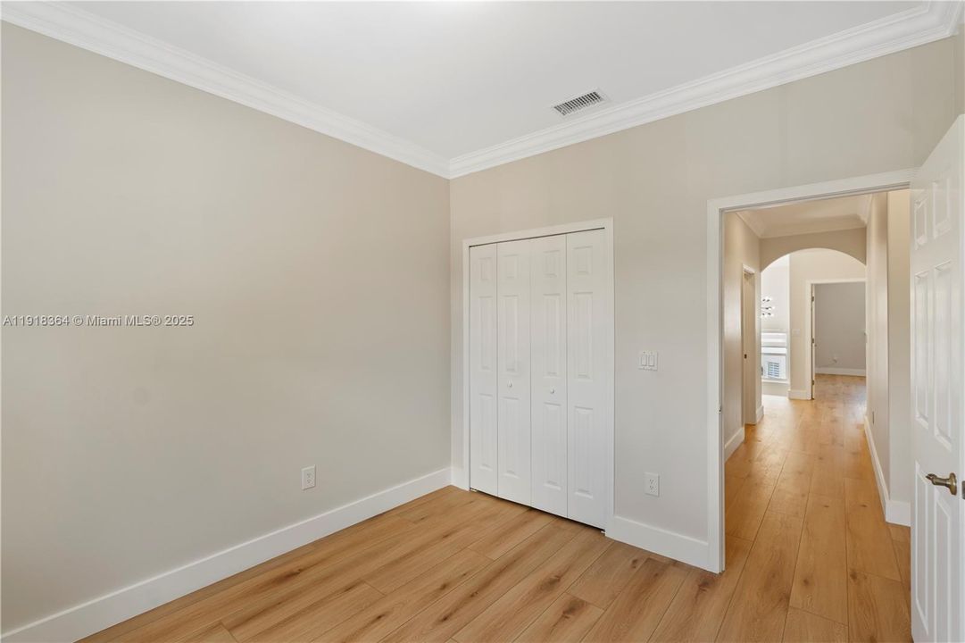 出租: $5,750 (4 贝兹, 3 浴室, 2007 平方英尺)