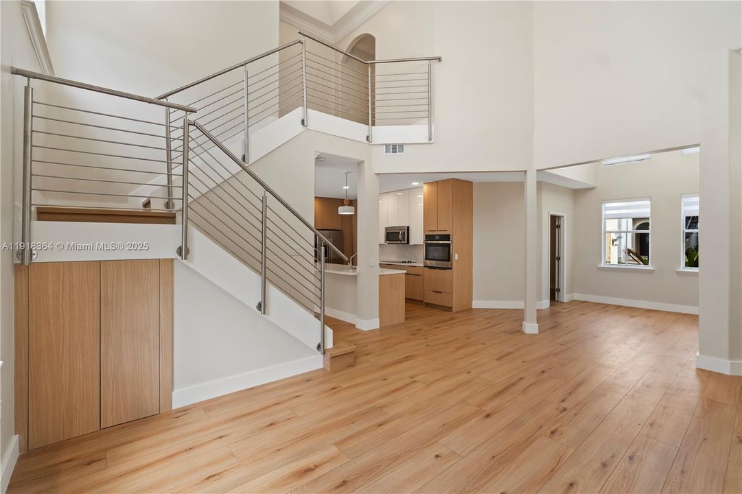 出租: $5,750 (4 贝兹, 3 浴室, 2007 平方英尺)