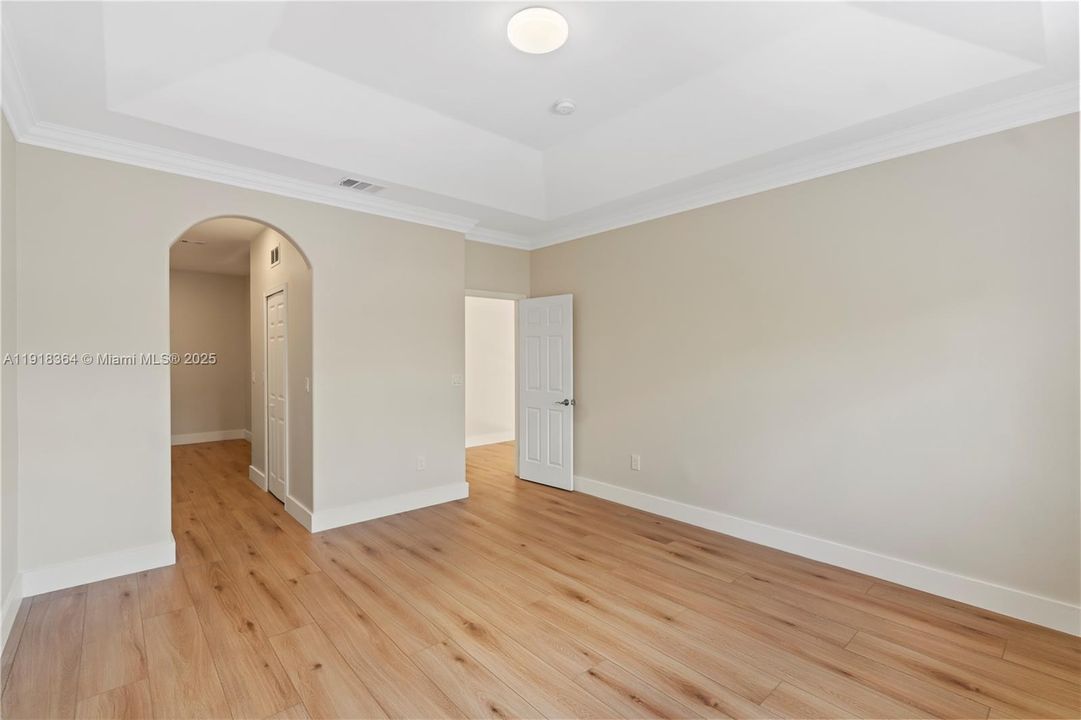 出租: $5,750 (4 贝兹, 3 浴室, 2007 平方英尺)