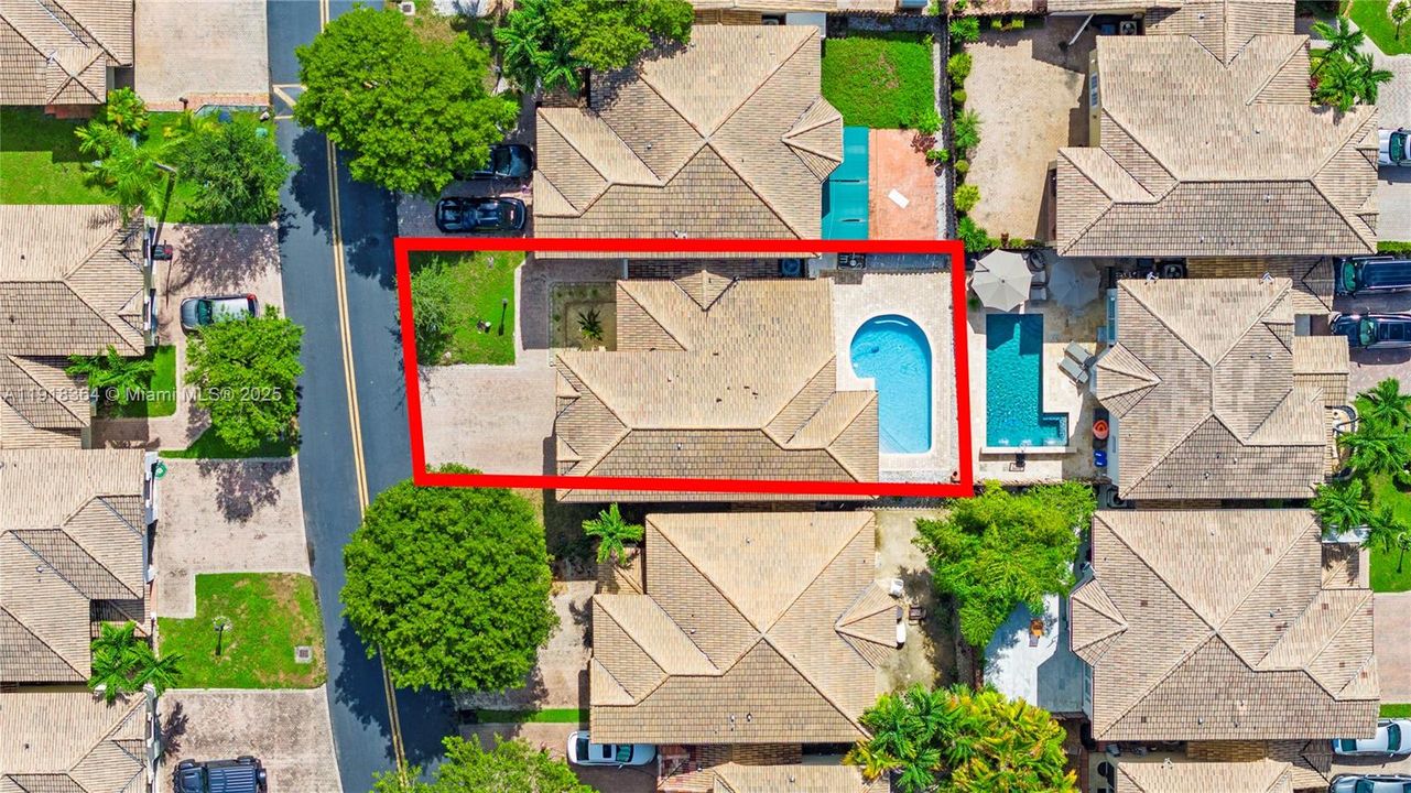 出租: $5,750 (4 贝兹, 3 浴室, 2007 平方英尺)