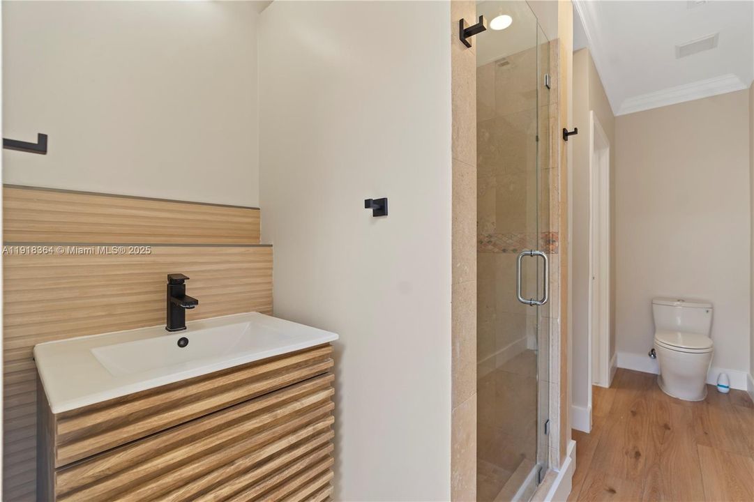 出租: $5,750 (4 贝兹, 3 浴室, 2007 平方英尺)