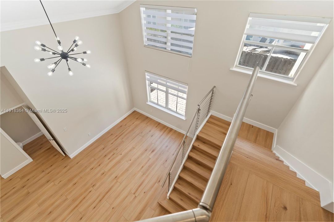 出租: $5,750 (4 贝兹, 3 浴室, 2007 平方英尺)