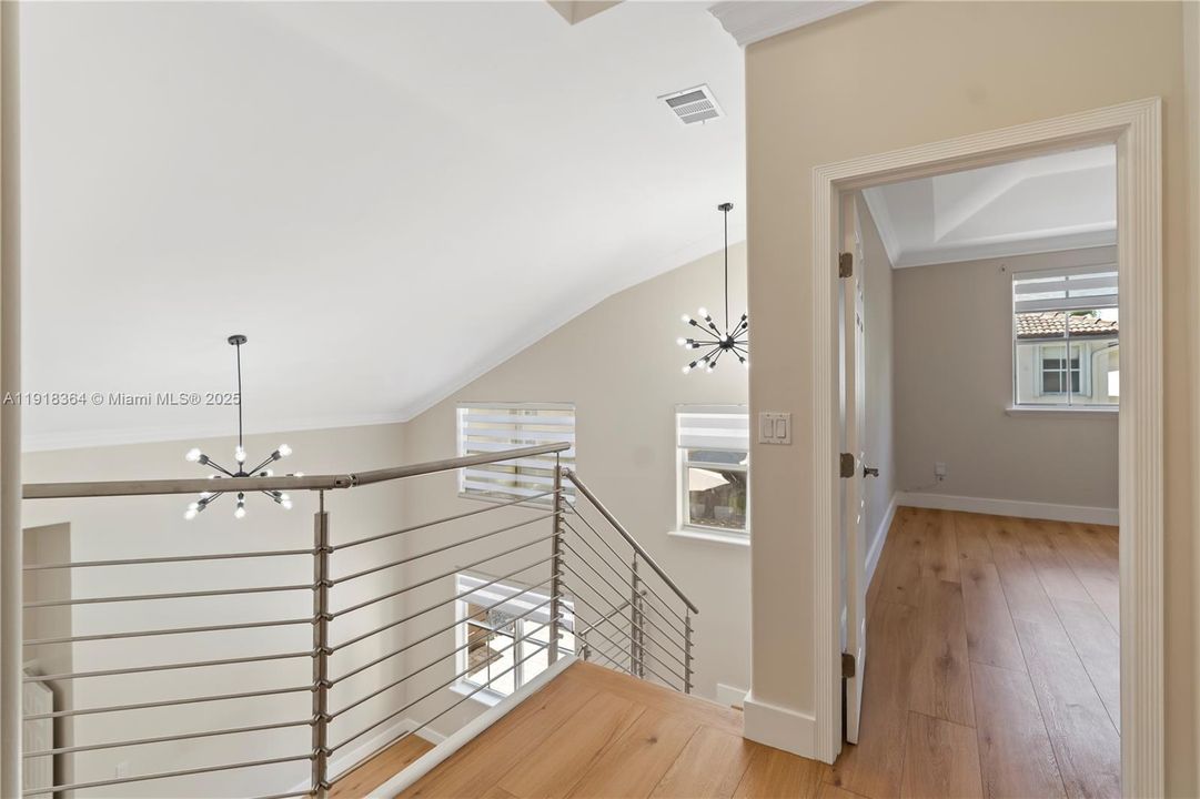 出租: $5,750 (4 贝兹, 3 浴室, 2007 平方英尺)