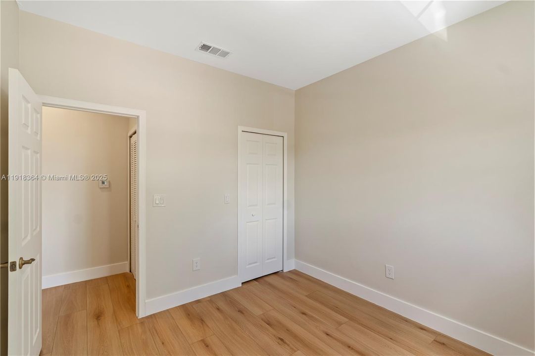 出租: $5,750 (4 贝兹, 3 浴室, 2007 平方英尺)