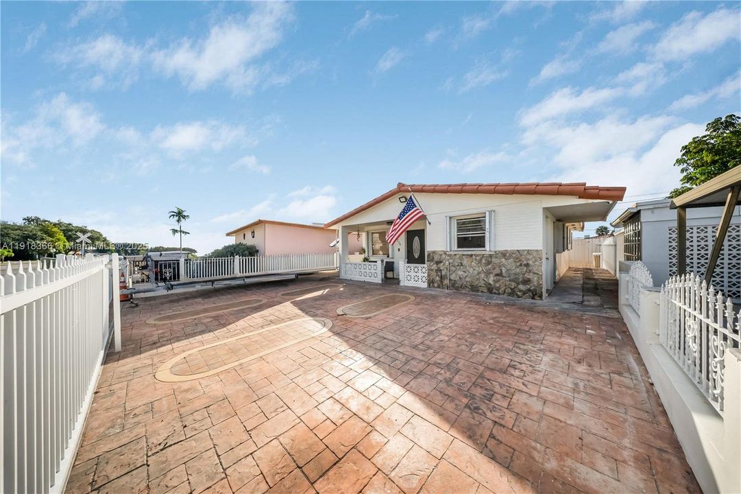 На продажу: $550,000 (2 спален, 2 ванн, 1132 Квадратных фут)