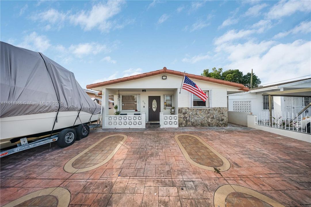 На продажу: $550,000 (2 спален, 2 ванн, 1132 Квадратных фут)