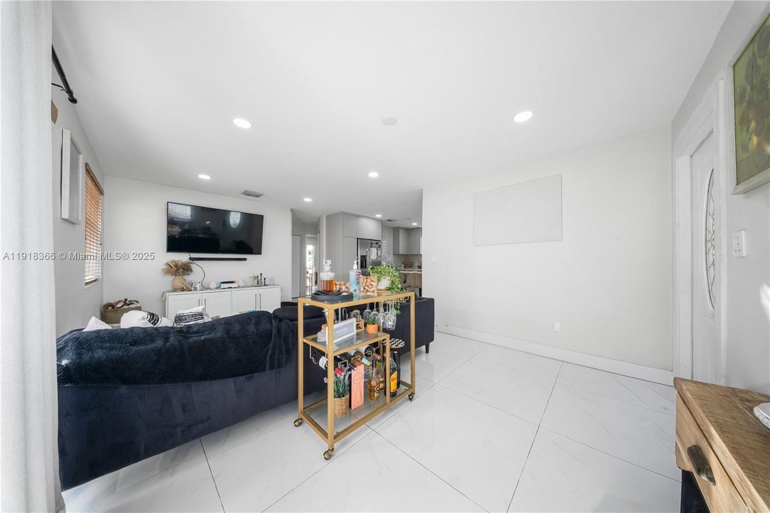 На продажу: $550,000 (2 спален, 2 ванн, 1132 Квадратных фут)