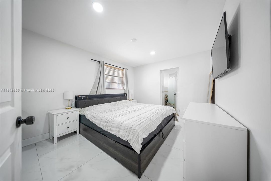 На продажу: $550,000 (2 спален, 2 ванн, 1132 Квадратных фут)