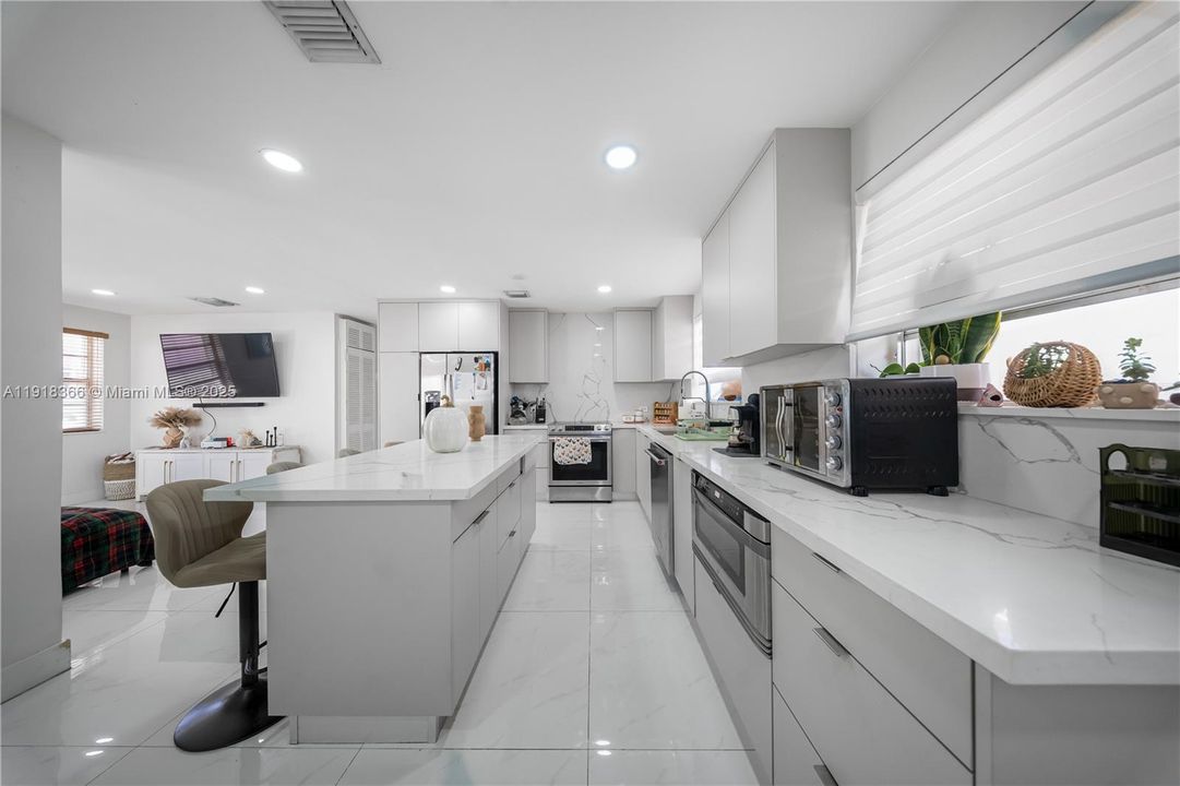 На продажу: $550,000 (2 спален, 2 ванн, 1132 Квадратных фут)