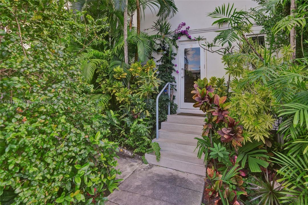 待售: $344,000 (2 贝兹, 1 浴室, 775 平方英尺)