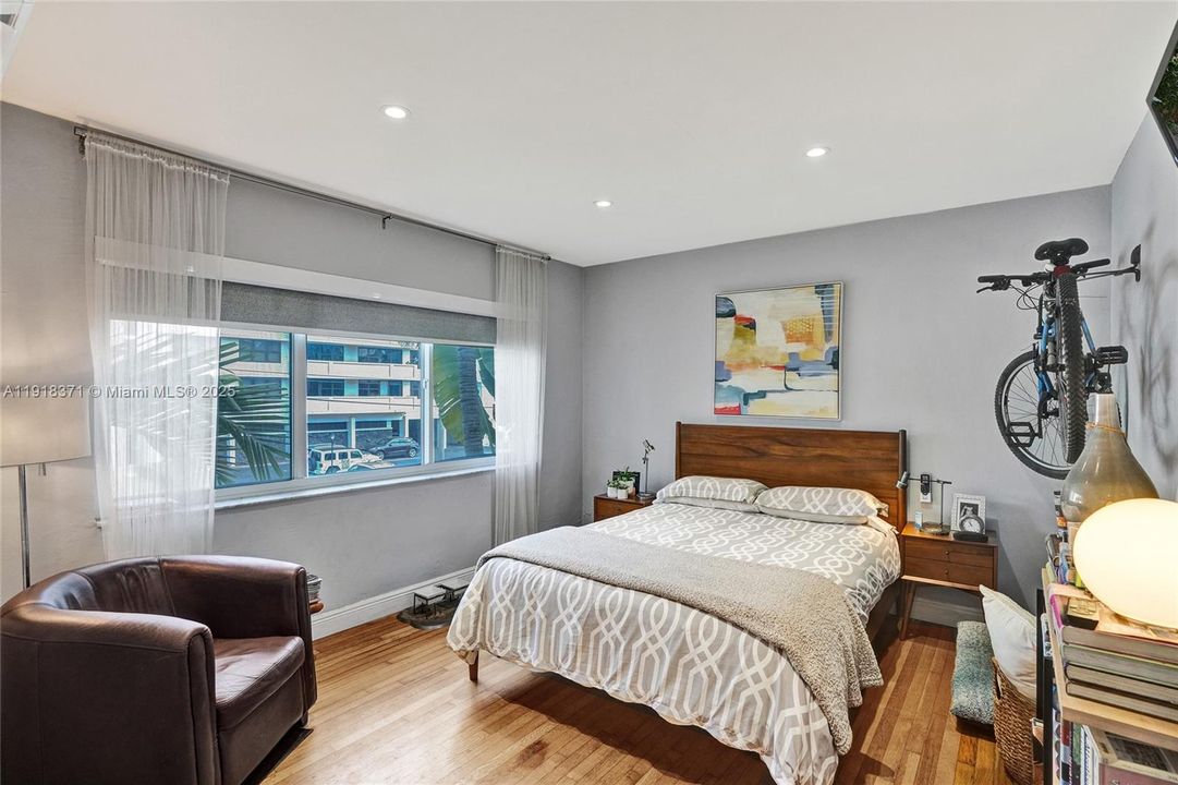 待售: $344,000 (2 贝兹, 1 浴室, 775 平方英尺)