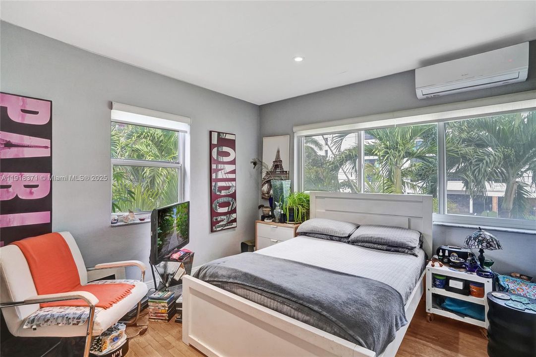 待售: $344,000 (2 贝兹, 1 浴室, 775 平方英尺)