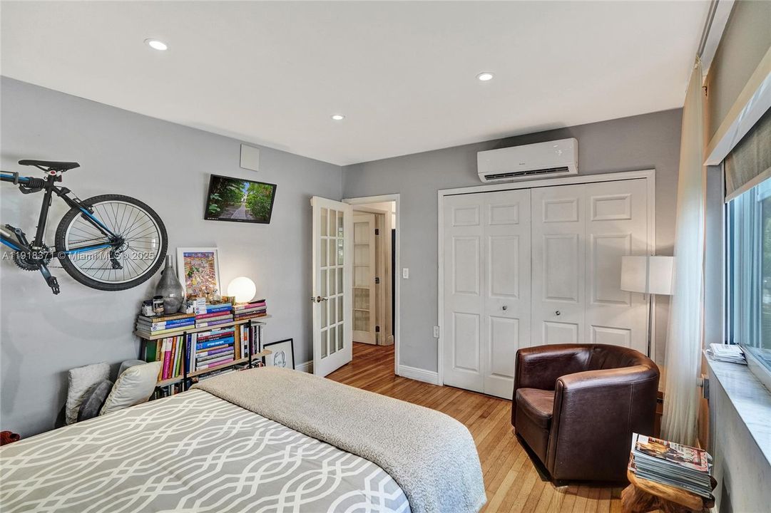 待售: $344,000 (2 贝兹, 1 浴室, 775 平方英尺)