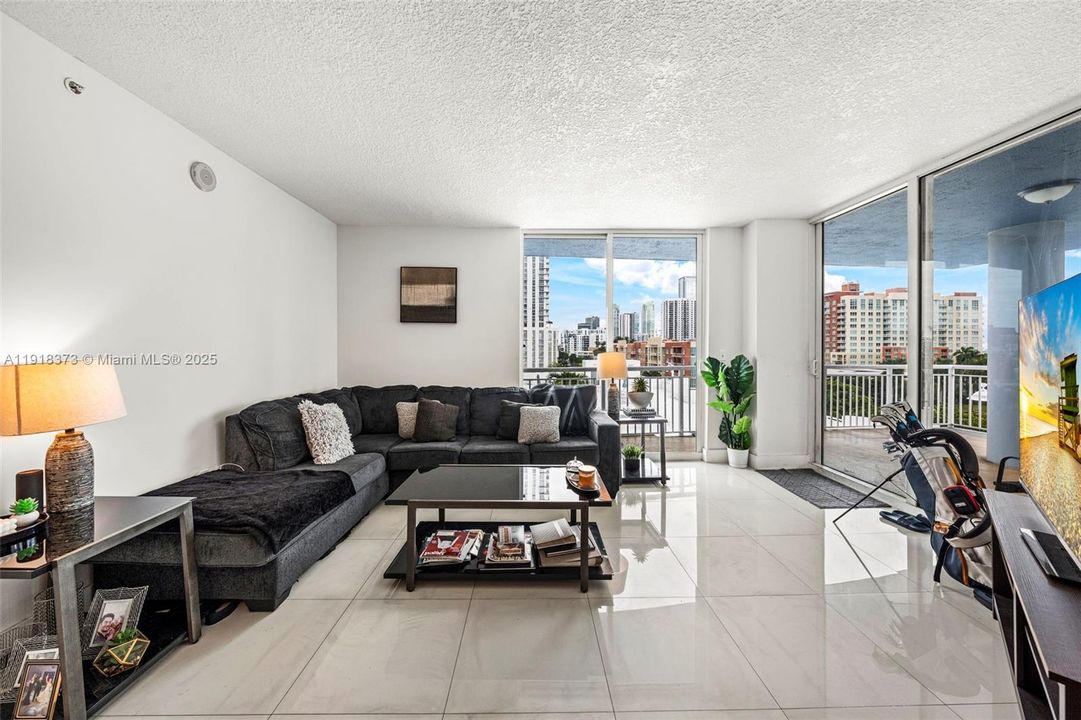 En Venta: $600,000 (3 camas, 2 baños, 1305 Pies cuadrados)