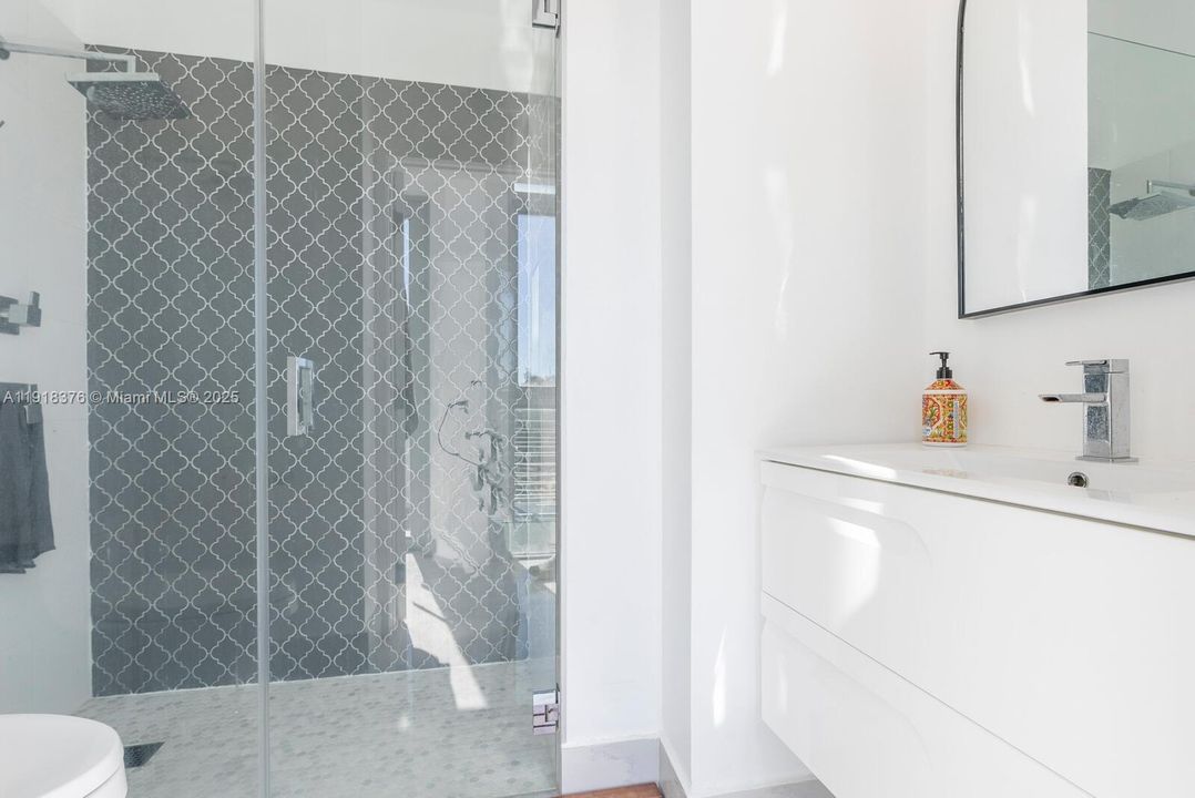 primary bathroom upstairs