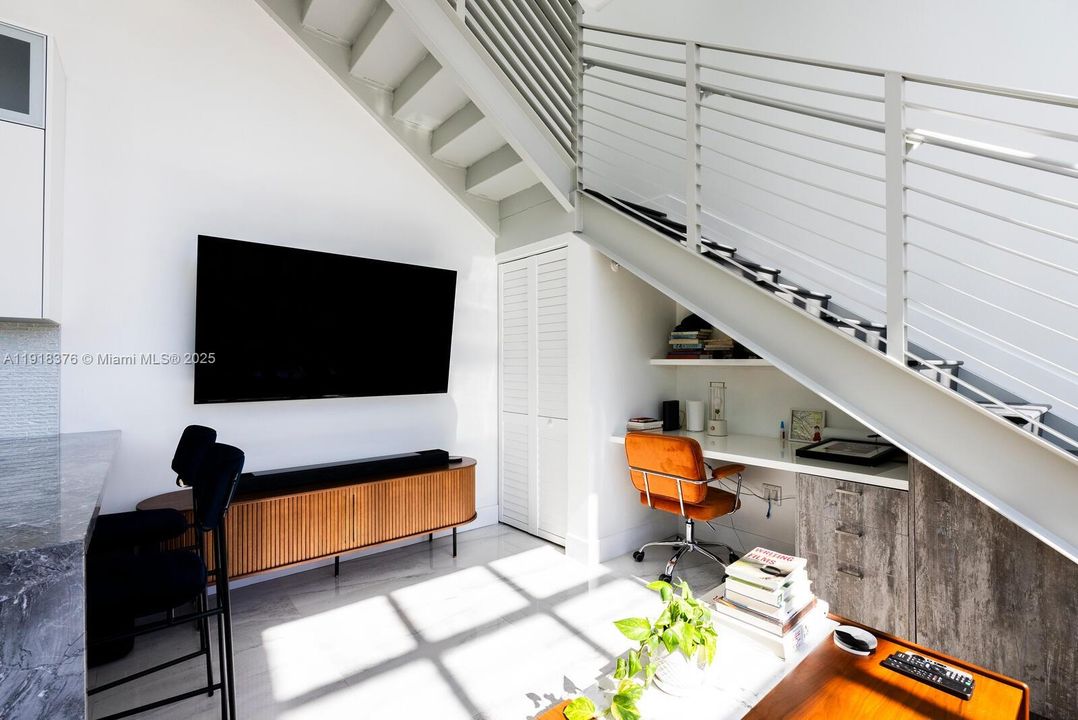 合同活跃: $4,750 (1 贝兹, 1 浴室, 681 平方英尺)