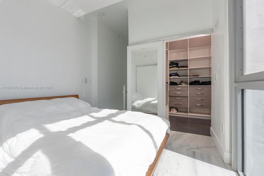 合同活跃: $4,750 (1 贝兹, 1 浴室, 681 平方英尺)