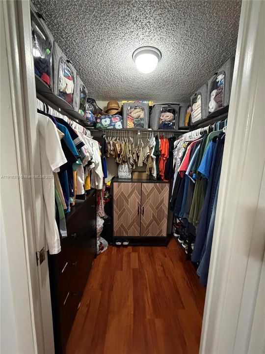 出租: $2,150 (2 贝兹, 2 浴室, 985 平方英尺)