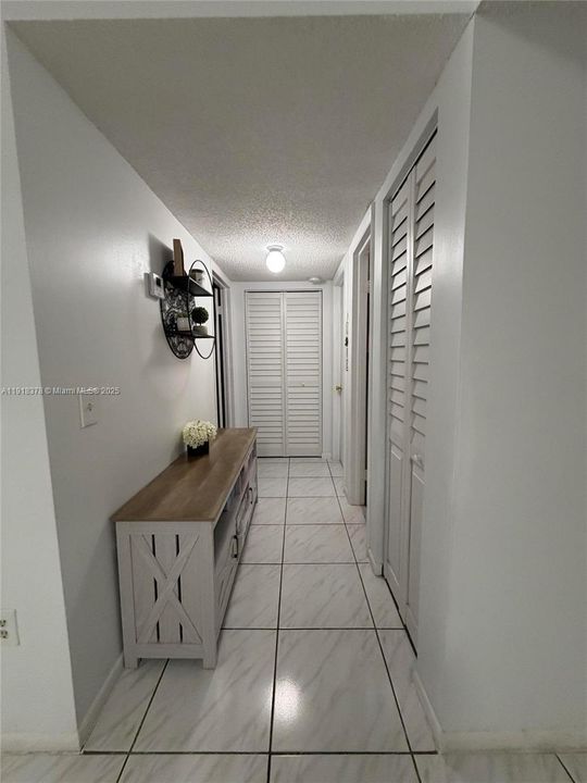 出租: $2,150 (2 贝兹, 2 浴室, 985 平方英尺)