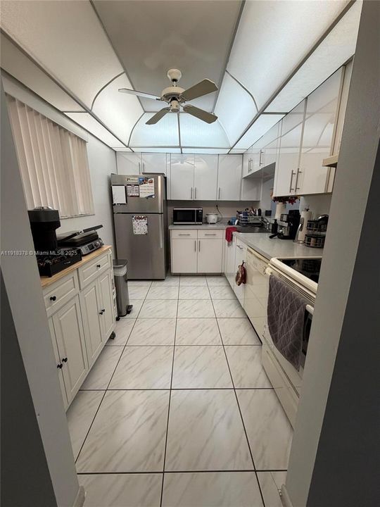 出租: $2,150 (2 贝兹, 2 浴室, 985 平方英尺)