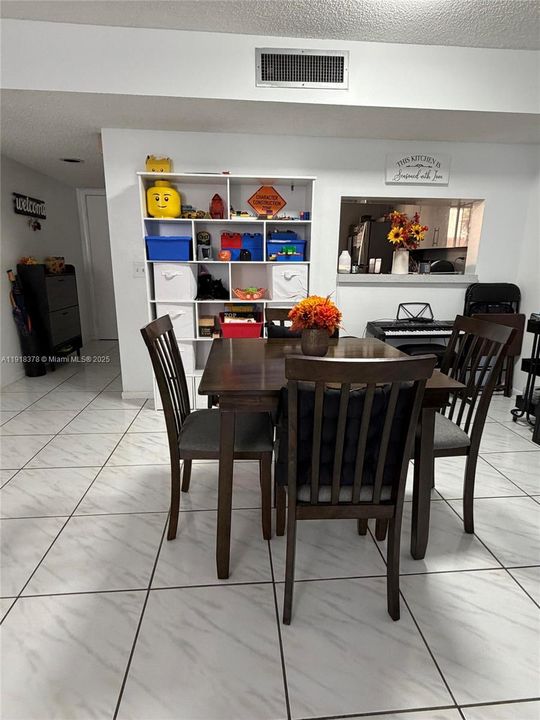 出租: $2,150 (2 贝兹, 2 浴室, 985 平方英尺)