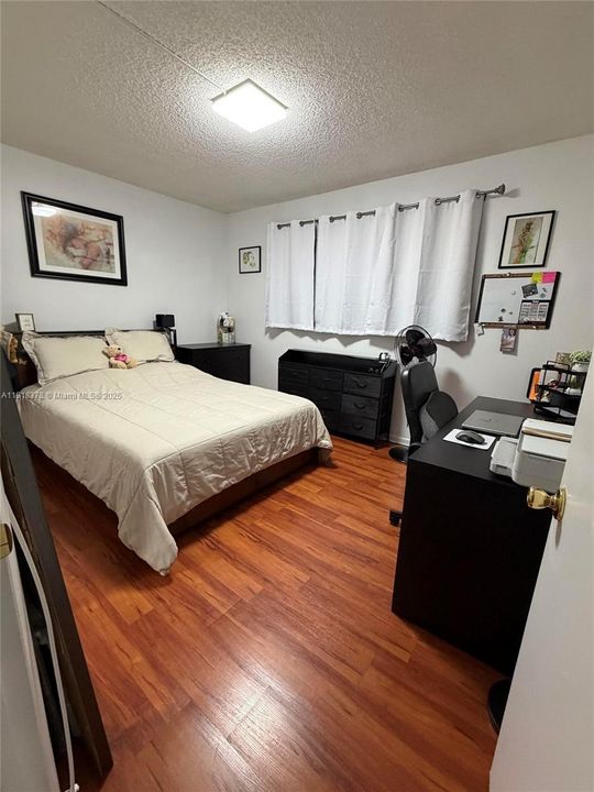 出租: $2,150 (2 贝兹, 2 浴室, 985 平方英尺)