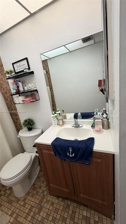 出租: $2,150 (2 贝兹, 2 浴室, 985 平方英尺)