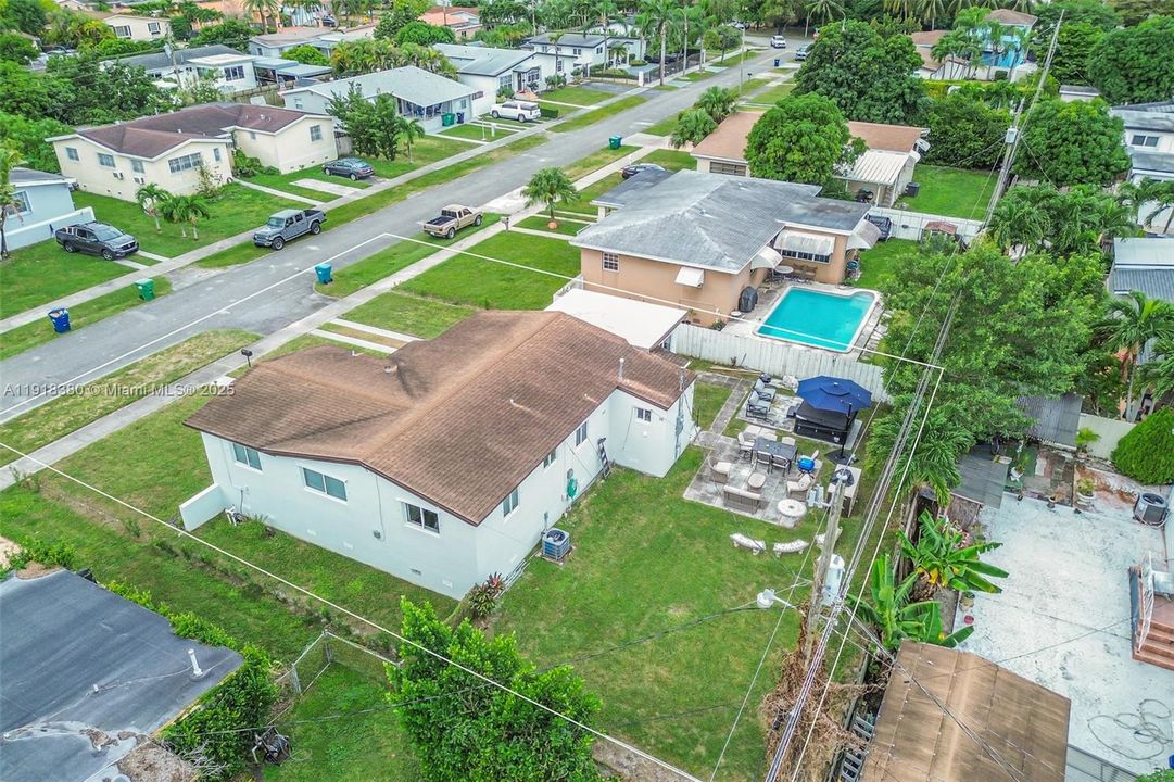 En Venta: $795,000 (3 camas, 2 baños, 1215 Pies cuadrados)