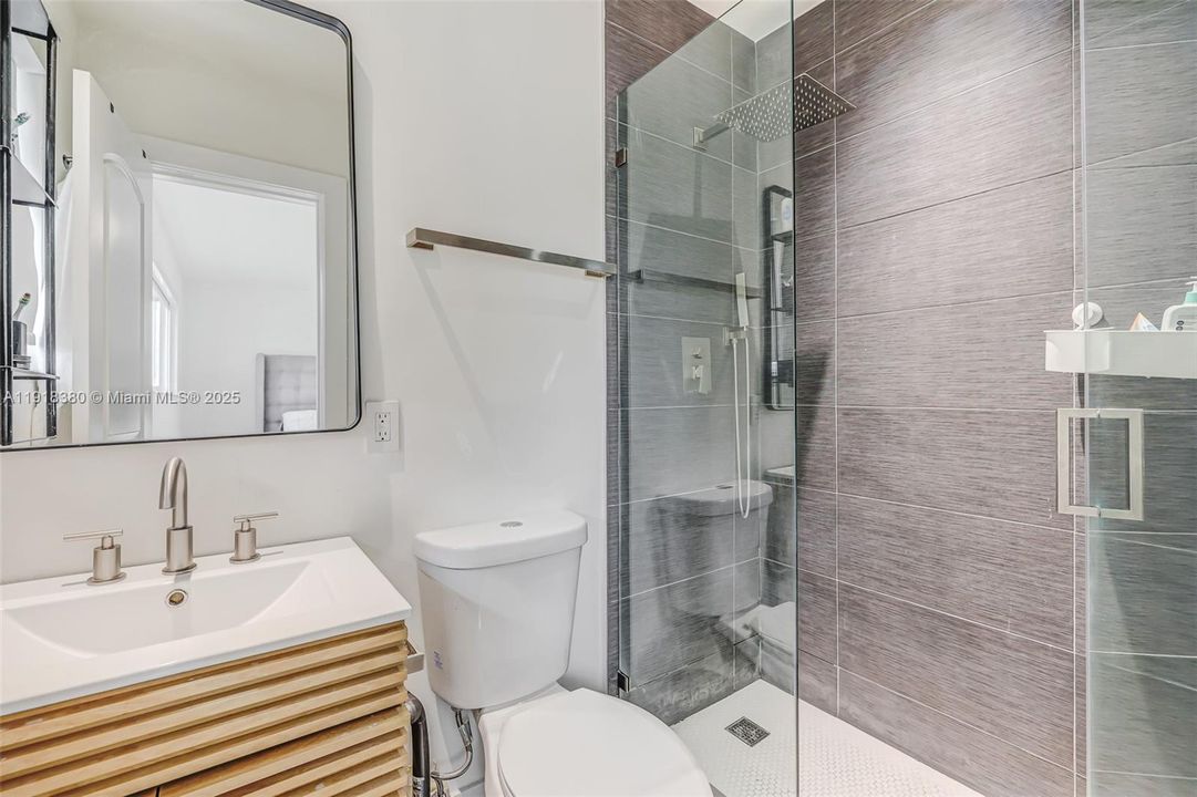 En Venta: $795,000 (3 camas, 2 baños, 1215 Pies cuadrados)