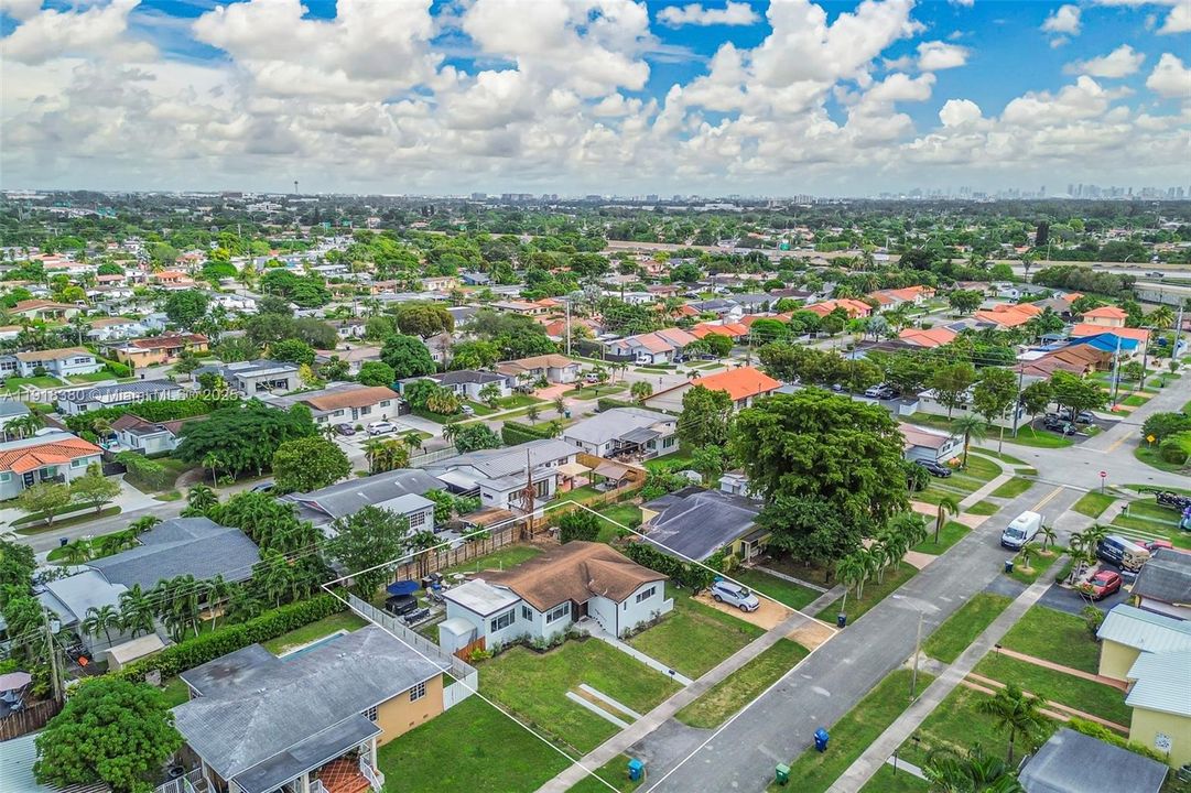 En Venta: $795,000 (3 camas, 2 baños, 1215 Pies cuadrados)