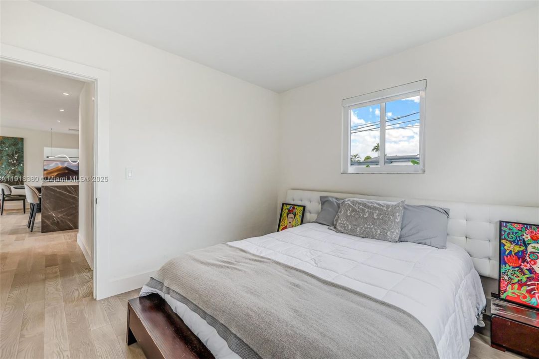 En Venta: $795,000 (3 camas, 2 baños, 1215 Pies cuadrados)