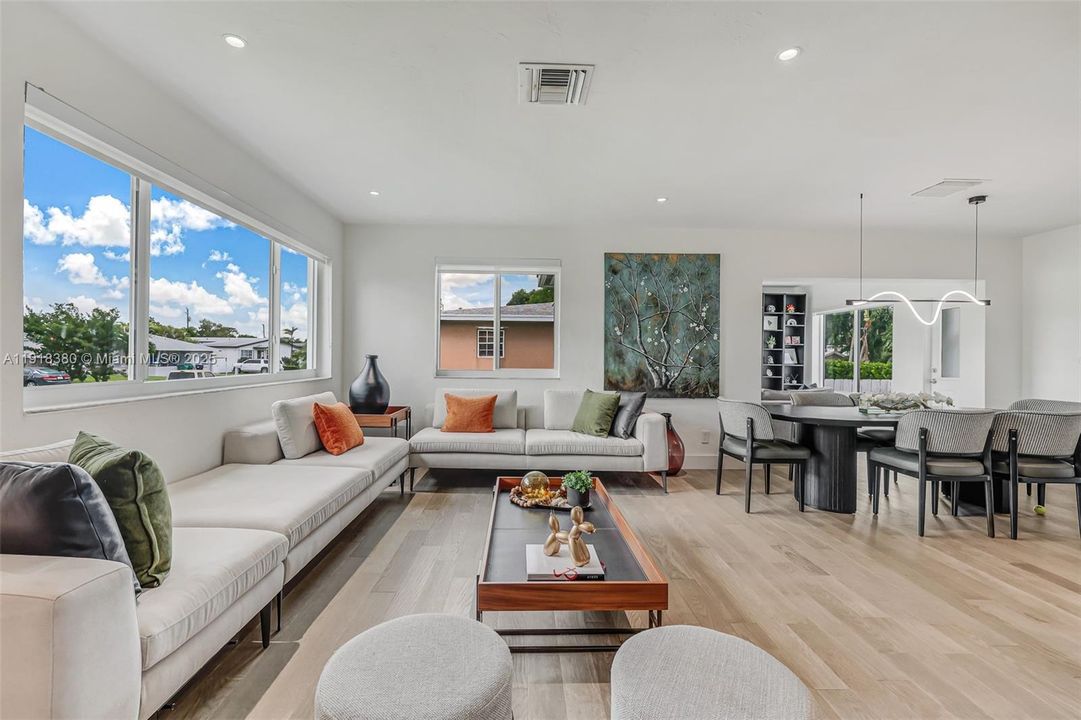 En Venta: $795,000 (3 camas, 2 baños, 1215 Pies cuadrados)