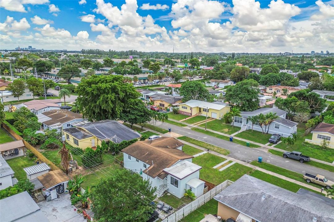 En Venta: $795,000 (3 camas, 2 baños, 1215 Pies cuadrados)