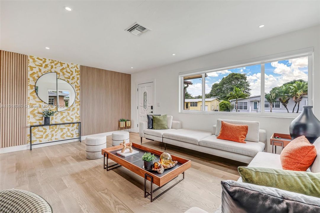 En Venta: $795,000 (3 camas, 2 baños, 1215 Pies cuadrados)