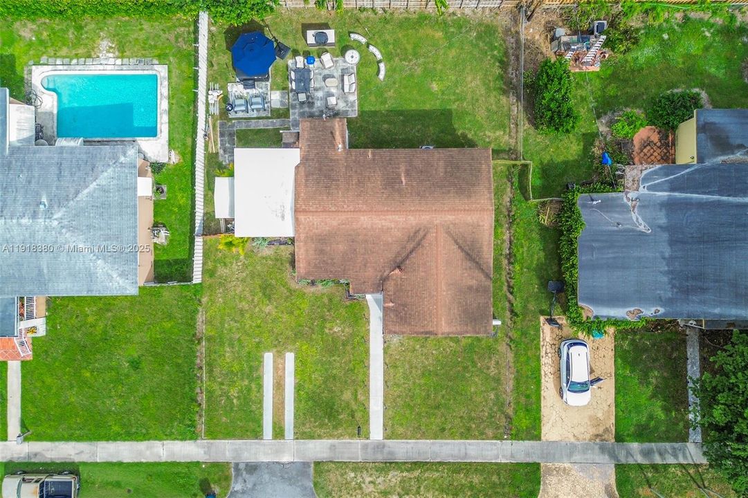 En Venta: $795,000 (3 camas, 2 baños, 1215 Pies cuadrados)