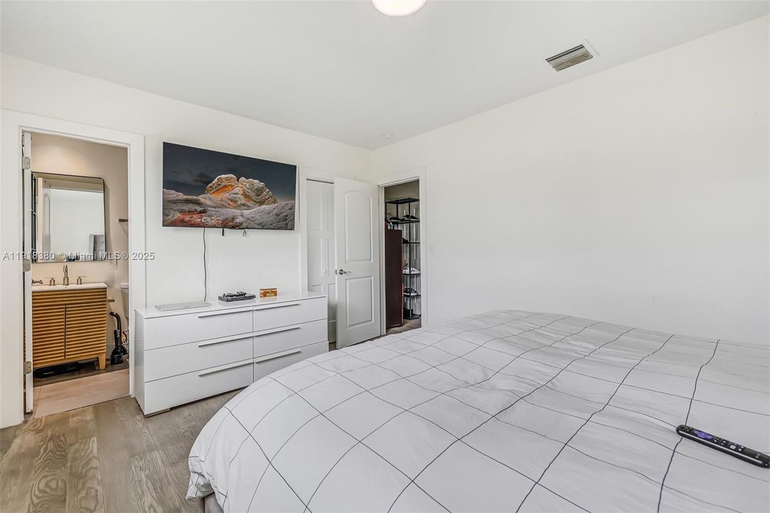 En Venta: $795,000 (3 camas, 2 baños, 1215 Pies cuadrados)